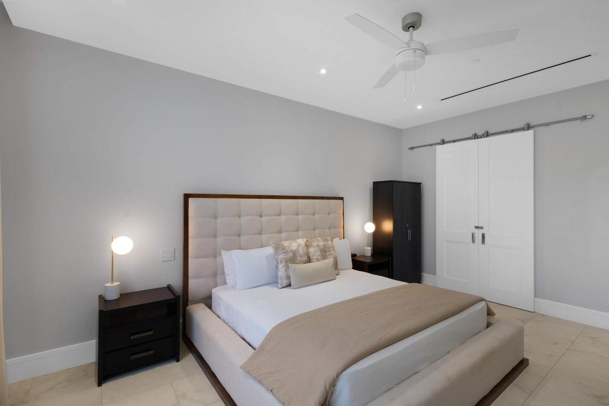 Modern At One Cable With Balcony * Nassau