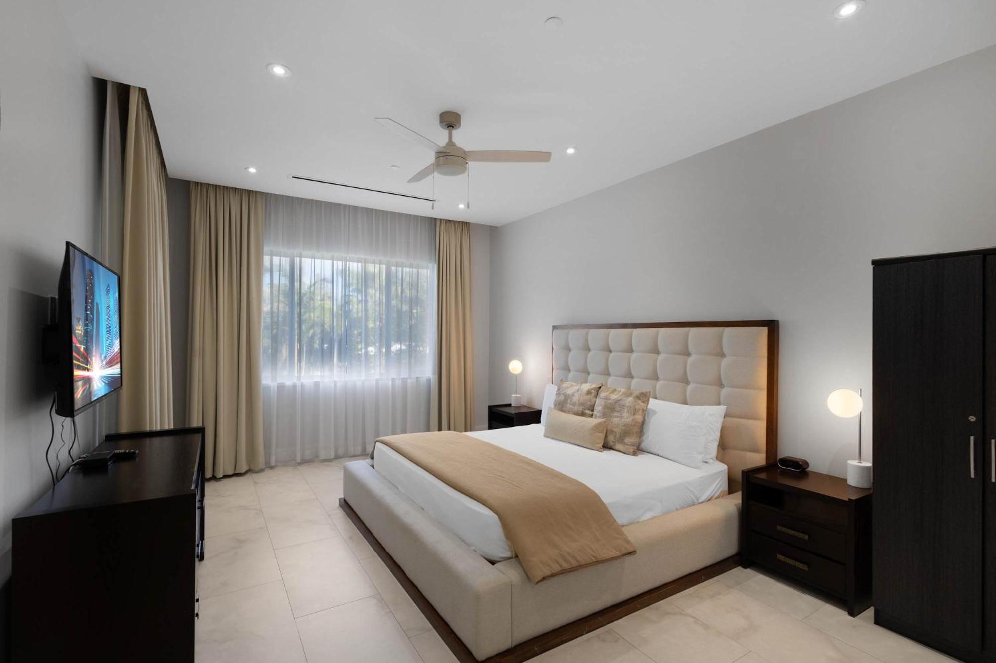 Modern At One Cable With Balcony Holiday home *